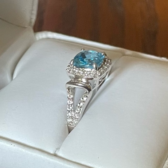 Cushion Cut 2.20ct Natural Blue Topaz Ring - Picture 2 of 9